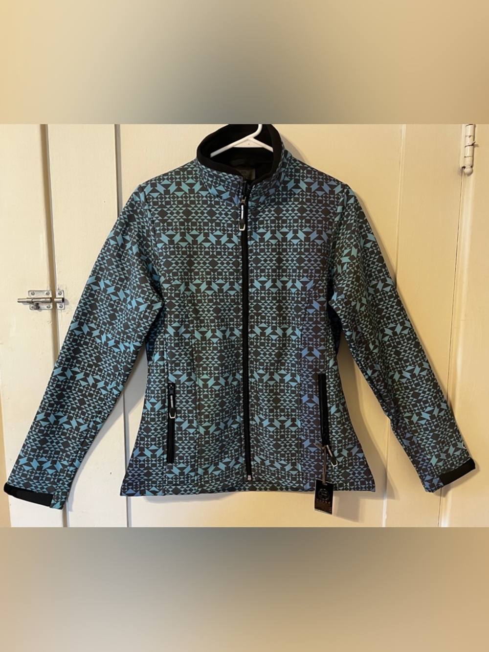 ROPER women's  SOFT-SHELL AZTEC  JACKET ( WEAR THE WEST COLLECTION) MED. NWT